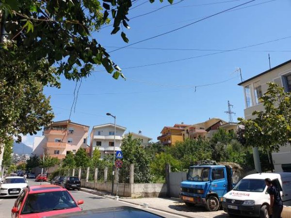 Tirane: Shitet Truall për ndertim siperfaqe 250m², Cmimi 350 euro €/m², në zonën e Vilave Gjermane / mbi fushat e Qytetit Studenti, Rruga .Gramoz Pashko, mbi Fak. Ekonomik / isht-Terminali Elbasanit,1.5 km / 15-min këmb Ura/Unaza rr. Elbasanit, Tirane