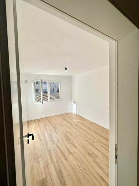 Tirane, shitet apartament 2+1 62 m² 88.000  (Oxhaku)