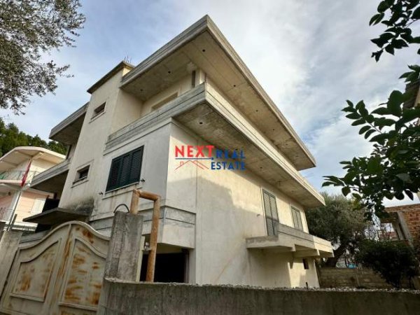 Vlore, shitet shtepi 4+1+A+BLK Kati 0, 384 m² 175.000 Euro (Ne periferi te Vlores)