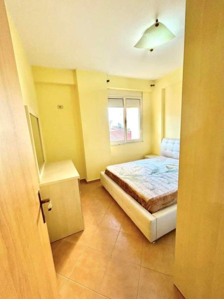 Tirane, shitet apartament 2+1 120 m² 188.000