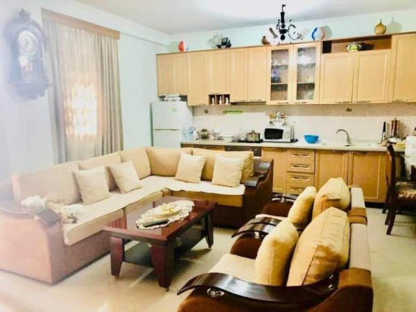Tirane, shitet apartament 120 m² 188.000 Euro (Qendren Kristal)