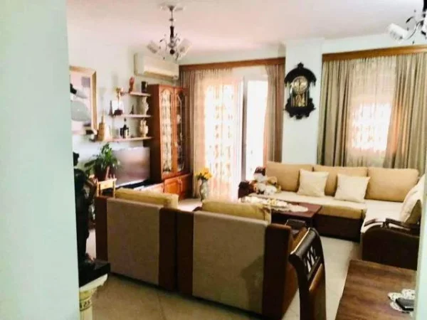 Tirane, shitet apartament 120 m² 188.000 Euro (Qendren Kristal)