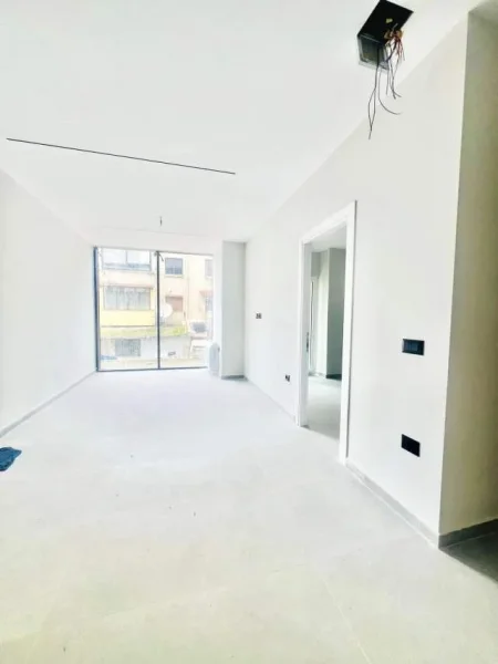 Tirane, shitet apartament 1+1 60 m² 75.000 Euro (Shkolla e Bashkuar)