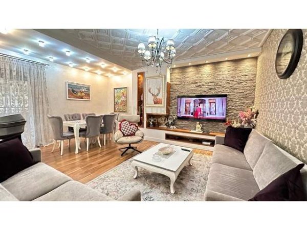 Tirane, shitet apartament 140 m² 330.000 Euro (liqeni)