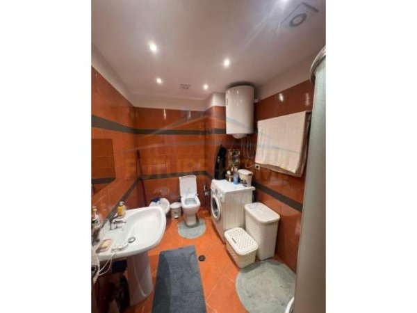 Tirane, jepet me qera apartament 2+1+A+BLK Kati 7, 110 m² 650 Euro (Komuna e Parisit)