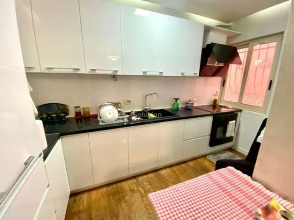 Tirane, shitet apartament 105 m² 118.000 Euro (fresku)