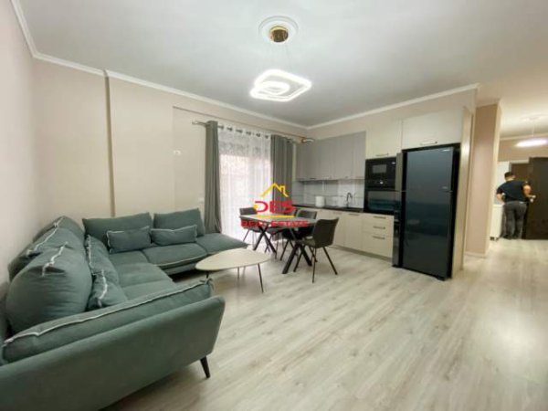 Vlore, shitet apartament 2+1+BLK Kati 3, 88 m² 157 Euro (Rruga Aleksander Moisiu)