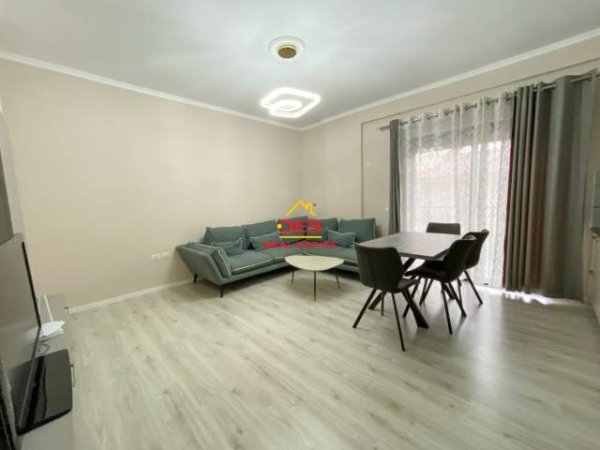 Vlore, shitet apartament 2+1+BLK Kati 3, 88 m² 157 Euro (Rruga Aleksander Moisiu)