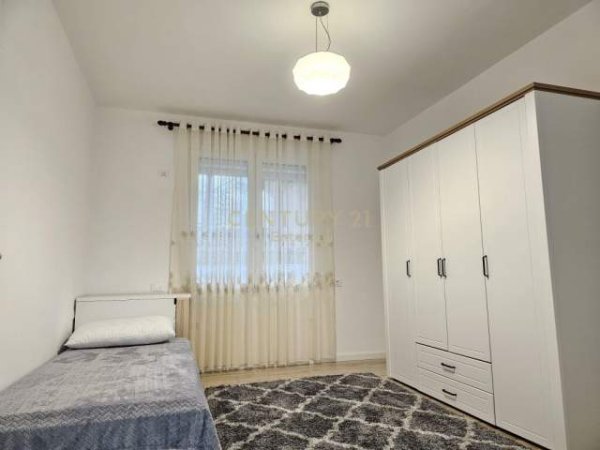 Tirane, jepet me qera apartament 2+1+BLK Kati 1, 105 m² 650 Euro (3 min larg Fakultetit Ekonomik)