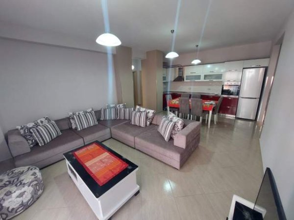 Tirane, jepet me qera apartament 2+1+BLK 107 m² 350 Euro (Vore)