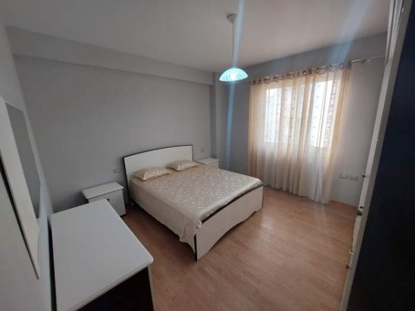 Tirane, jepet me qera apartament 2+1+BLK 107 m² 350 Euro (Vore)