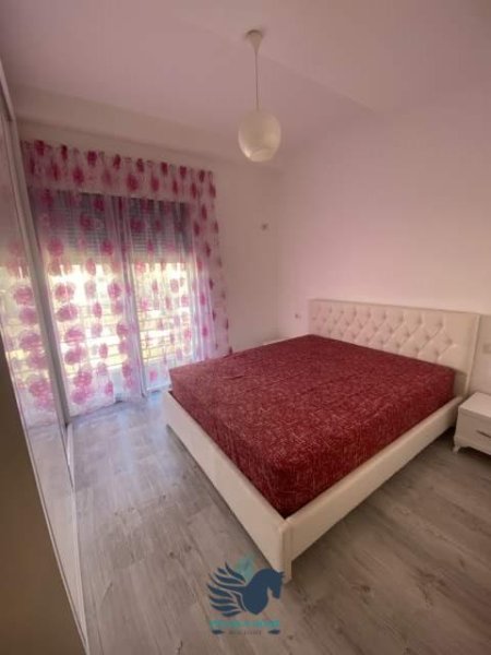 Tirane, jepet me qera apartament 2+1+BLK Kati 3, 85 m² 650 Euro (Pazari i Ri)