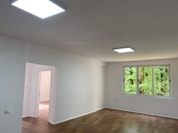 Tirane, jepet me qera zyre Kati 2, 100 m² 680 Euro (rruga e elbasanit)
