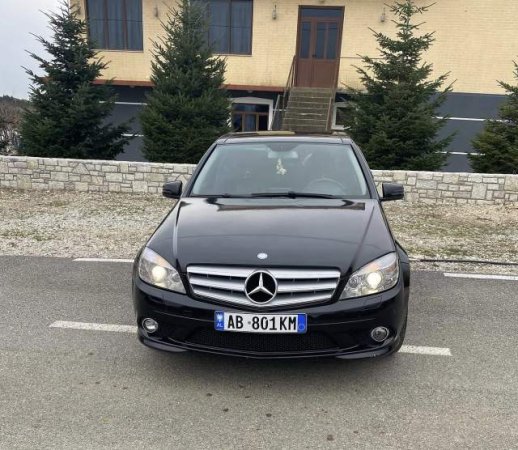 Elbasan, shitet makine Mercedes-Benz W204 10400 euro i diskutueshem