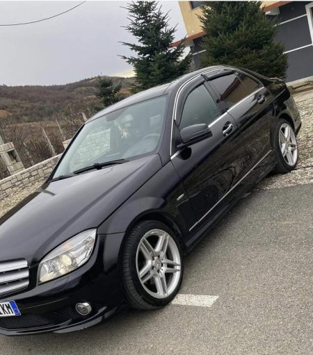 Elbasan, shitet makine Mercedes-Benz W204 10400 euro i diskutueshem