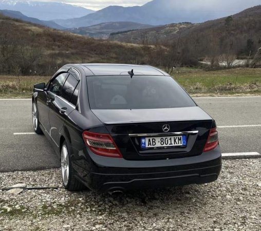 Elbasan, shitet makine Mercedes-Benz W204 10400 euro i diskutueshem