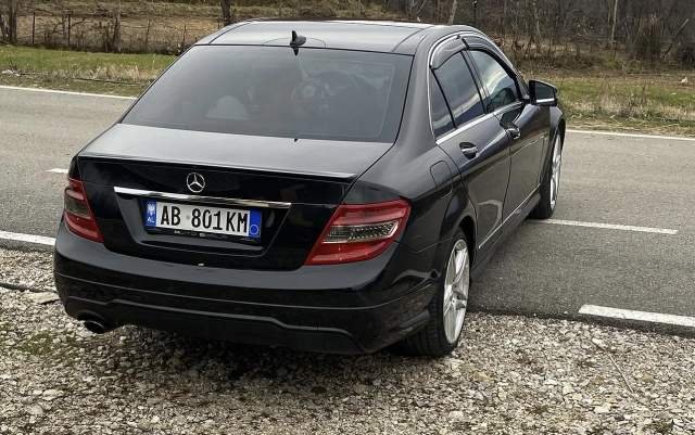 Elbasan, shitet makine Mercedes-Benz W204 10400 euro i diskutueshem