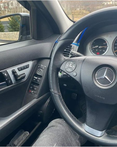 Elbasan, shitet makine Mercedes-Benz W204 10400 euro i diskutueshem