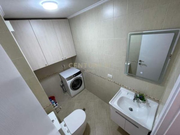 Tirane, shitet apartament 100 m² 230.000 Euro (komuna parisit)