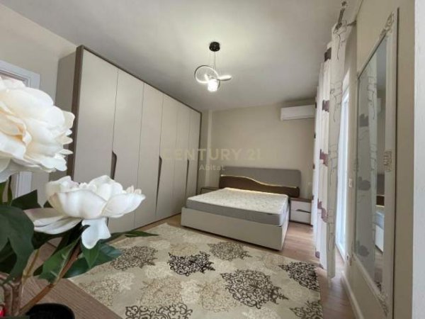 Tirane, shitet apartament 100 m² 230.000 Euro (komuna parisit)