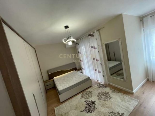 Tirane, shitet apartament 100 m² 230.000 Euro (komuna parisit)