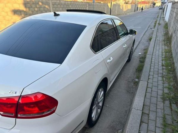 Tirane, shitet makine Volkswagen Passat Viti 2013, 8.300 euro