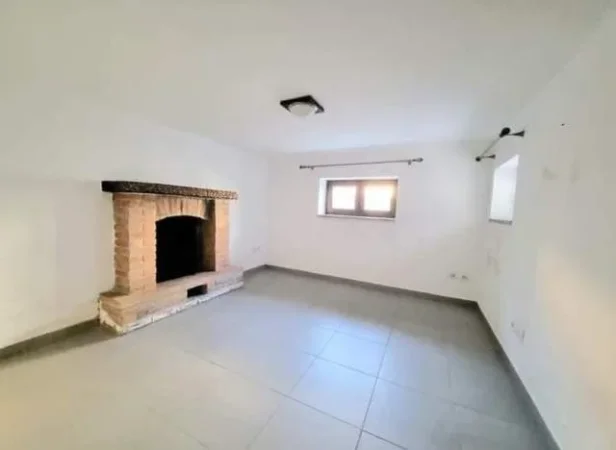 Korce, jepet me qera Vile 2 kateshe 279 m²  (Rruga Ilia Lara)