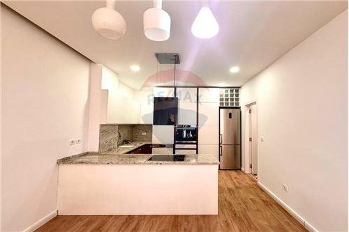 Tirane, shitet apartament 2+1 Kati 4, 160.000 Euro (Dritan Hoxha)