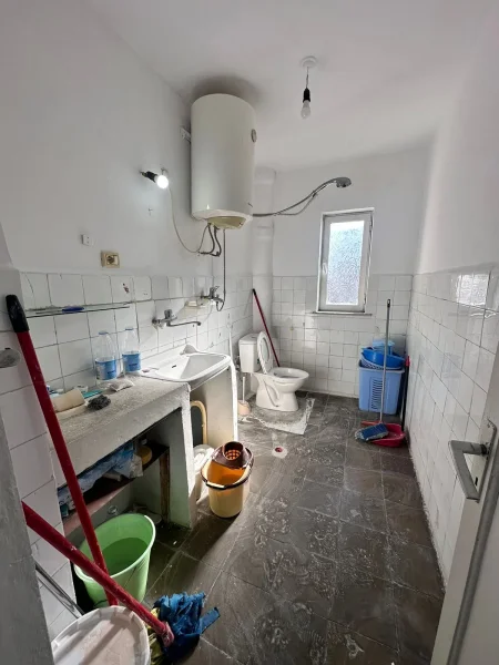 Apartanent 2+1 per qira tek Fortuzi Tirane