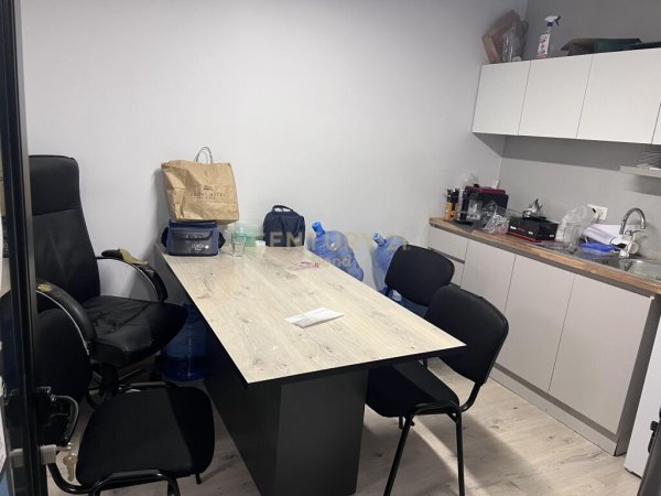 Tirane, shes ambjent biznesi 118 m² 380.000 Euro (Ish Blloku)