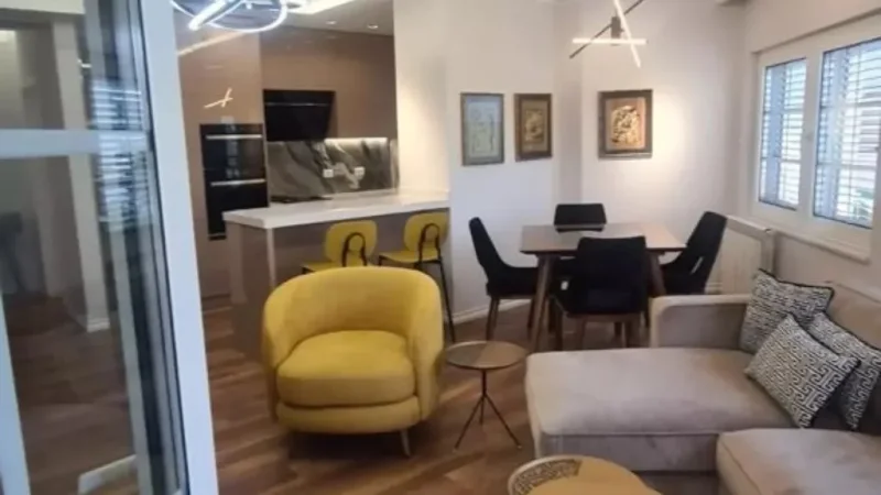 Jepet me Qera Apartament 2+2wc+bllk me pamje nga Liqeni i Thate
