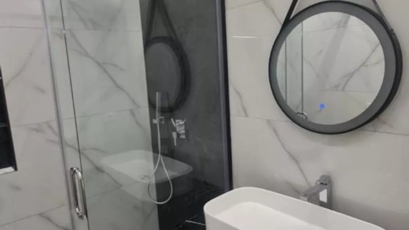 Jepet me Qera Apartament 2+2wc+bllk me pamje nga Liqeni i Thate