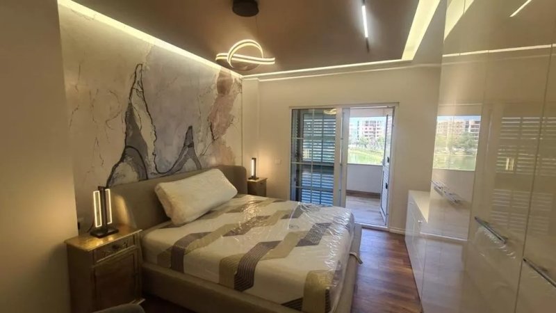 Jepet me Qera Apartament 2+2wc+bllk me pamje nga Liqeni i Thate