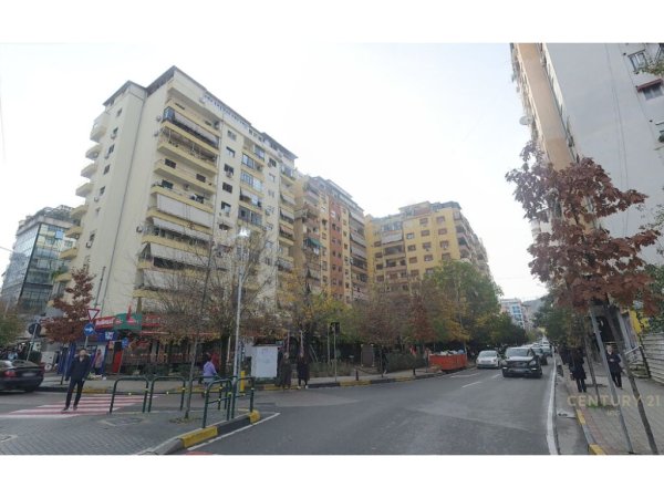 Tirane, shes apartament 3+1+2+BLK 180 m² 360.000 Euro (Komuna e Parisit)