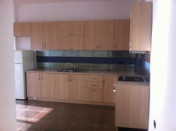 Vlore, jap me qera apartament 1+1+BLK Kati 10, 75 m² 20 Euro (Lagjja 10 Korriku)