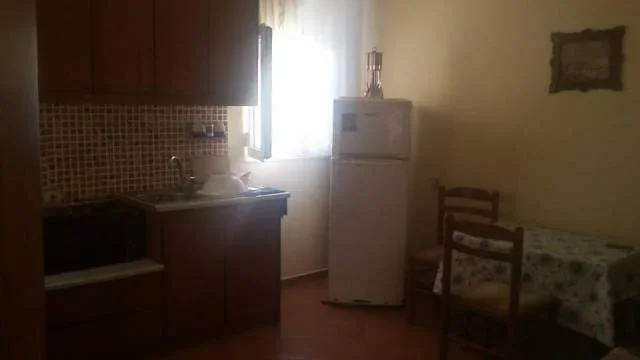 Sarande, jap me qera shtepi Kati 1, 50 m² 45 Euro/nata (i diskutueshem ne vartesi te sezont)  (KSAMIL, buze detit)
