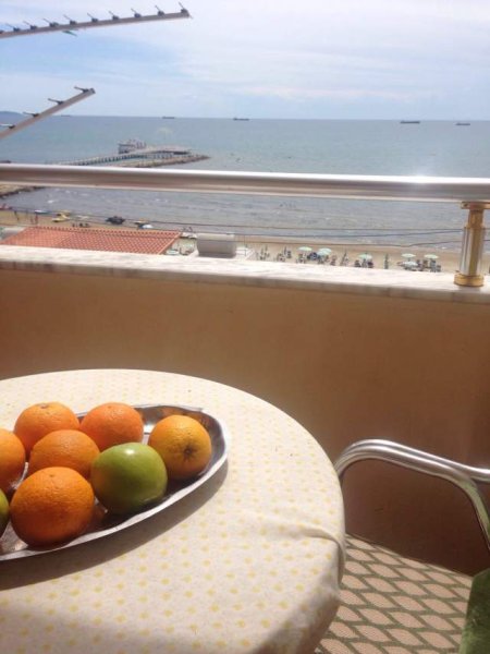 Durres, jap me qera apartament me pamje nga deti 1+1+A+BLK Kati 5, 60 m² 25 Euro/nata (Plazhi Iliria Durres, afer Hotel Adriatikut)
