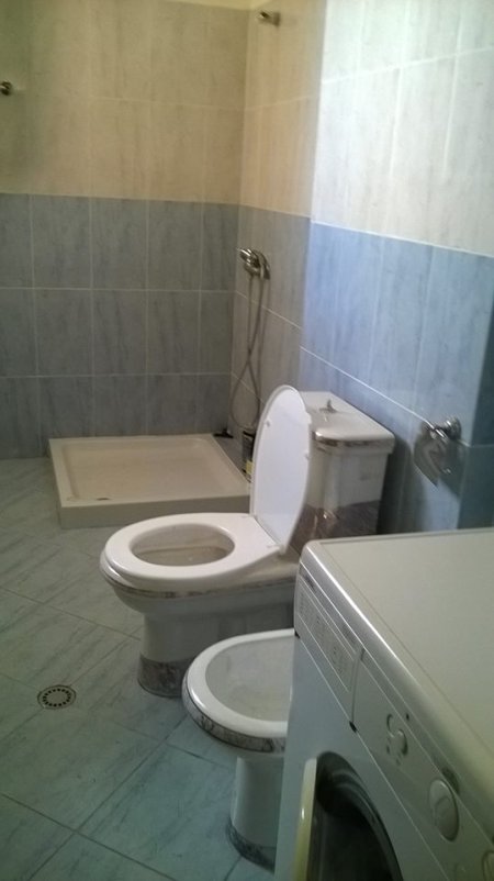 Vlore, jap me qera apartament 1+1+BLK Kati 3, 80 m² 25 Euro/nata (Uji i ftohte)