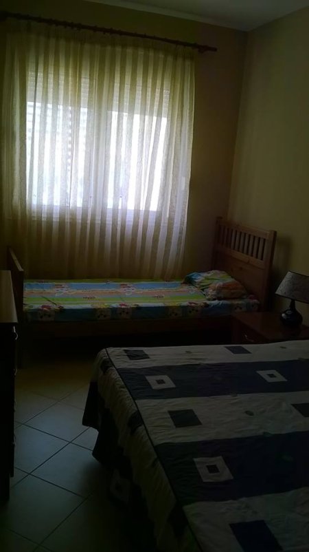 Vlore, jap me qera apartament 1+1+BLK Kati 3, 80 m² 25 Euro/nata (Uji i ftohte)