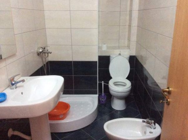 Durres, jap me qera apartament Kati 6, 100 m² 35 Euro/nata (Pavaresia)