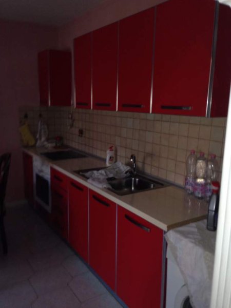 Vlore, jap me qera apartament 2+1+BLK Kati 1, 80 m² 5.000 Leke/nata (Prane Gjimnazit Ismail Qemali)