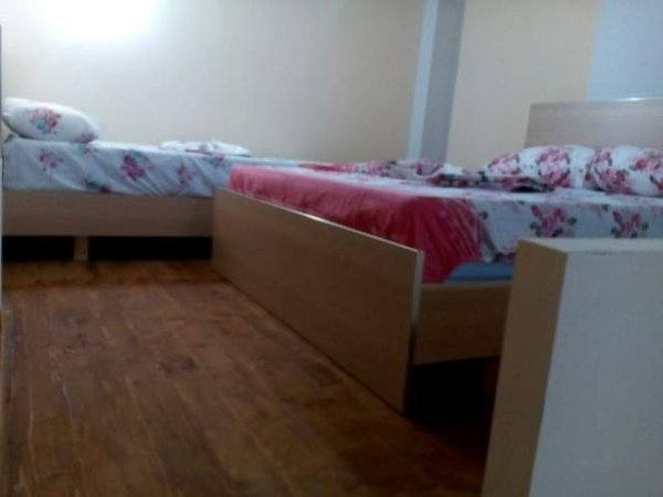 Dhoma  plazhi Vlore  Kati 1,  njera 35 m² tjetra 55 m²  cmimi  30 mije Leke/nata (Lagjia Uji i ftohet 7 pallatet 30 metra larg detit)