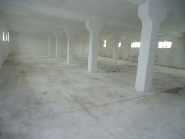 Durres, jap me qera magazine Kati 0, 400 m² (Shkozet)