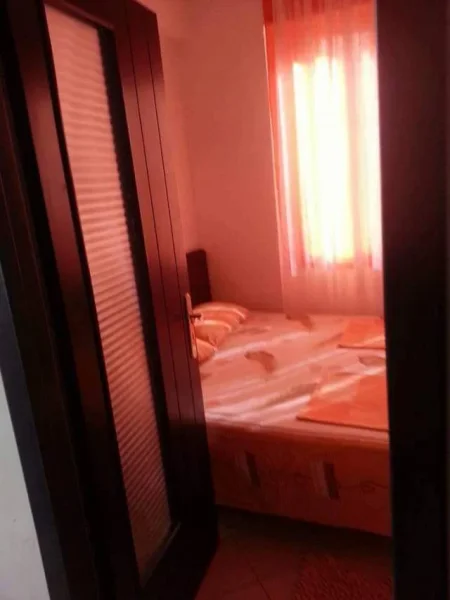 Durres, jap me qera apartament 1+1+BLK Kati 3, 42 m² 15-20 Euro/nata (PLAZHI ILIRIA)