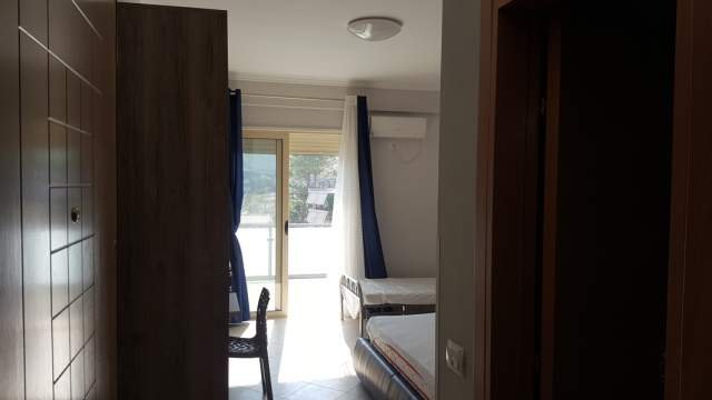 Himare,  Apartament me qira, garsoniere + ballkon, 34.1 m2, kati 5, me ashensor, 35€/nata