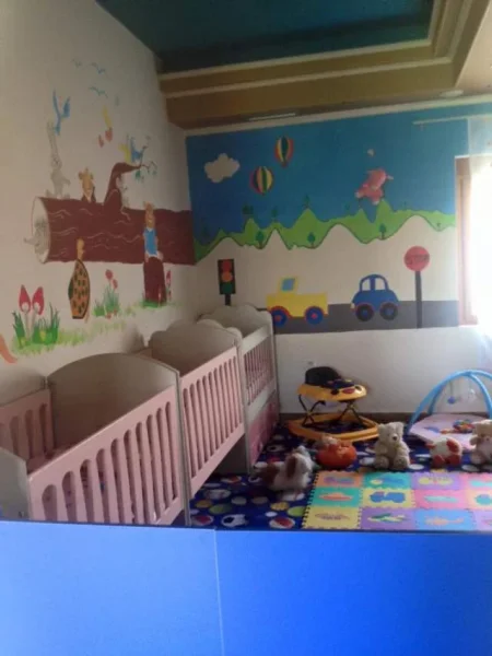 Tirane, - KOPESHT DHE CERDHE