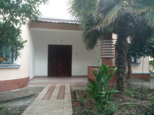 Tirane,Laprake, jap me qera ambjent per bisnes 120 m2+ oborr 50 m2. 50 000 leke