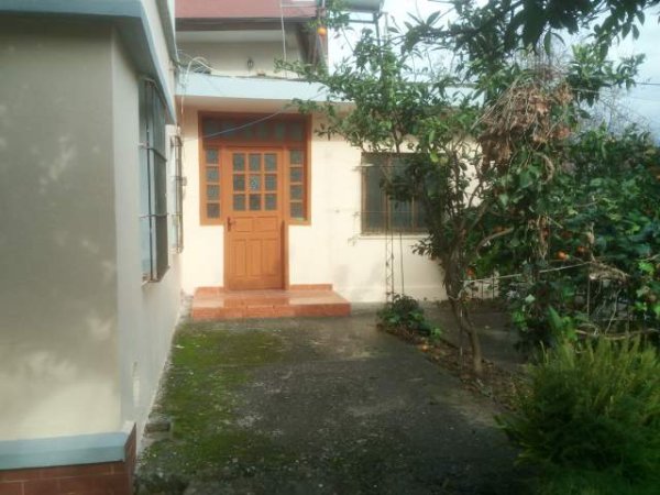 Tirane,Laprake, jap me qera shtepi private (2+1) + oborr 50 m2, mobiluar,  30 000 leke