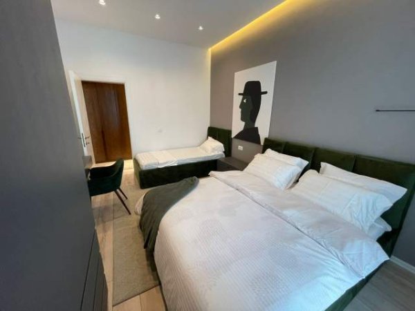 Tirane, jepet me qera apartament 1+1 Kati 10, 75 m² 600 Euro