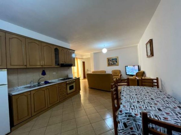 Vlore, jepet me qera apartament ne plazh 2+1+BLK Kati 8, 110 m² 25 Euro (Bulevardi Ismail Qemali)